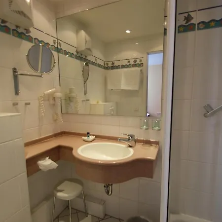 Bertricher Hof Garni Hotel 3*